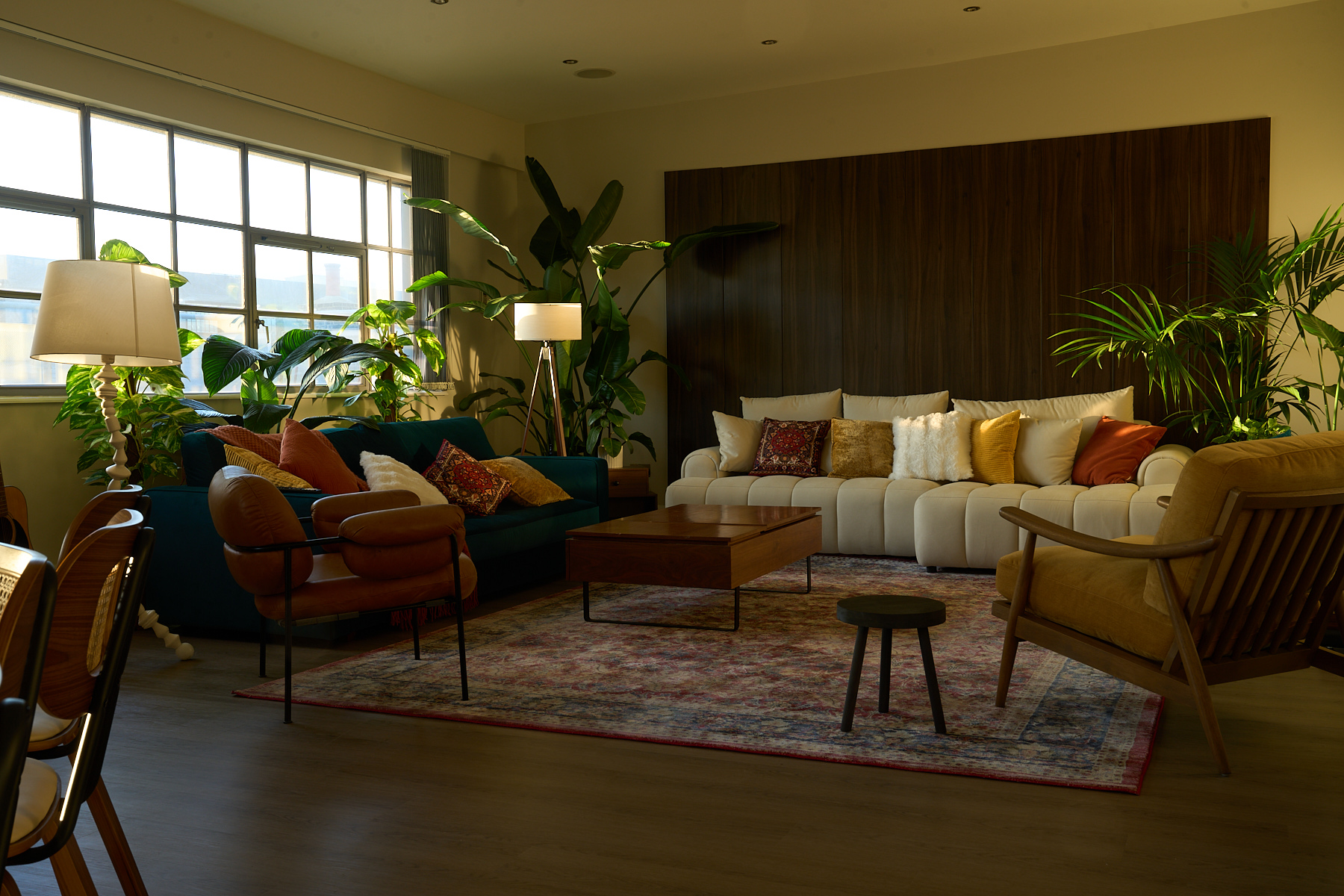 Moody evening atmosphere in the designer lounge of the Shoreditch penthouse