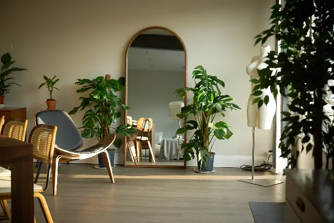 Minimalist corner of a London penthouse with mirror, plants, and calm atmosphere for lifestyle shoots