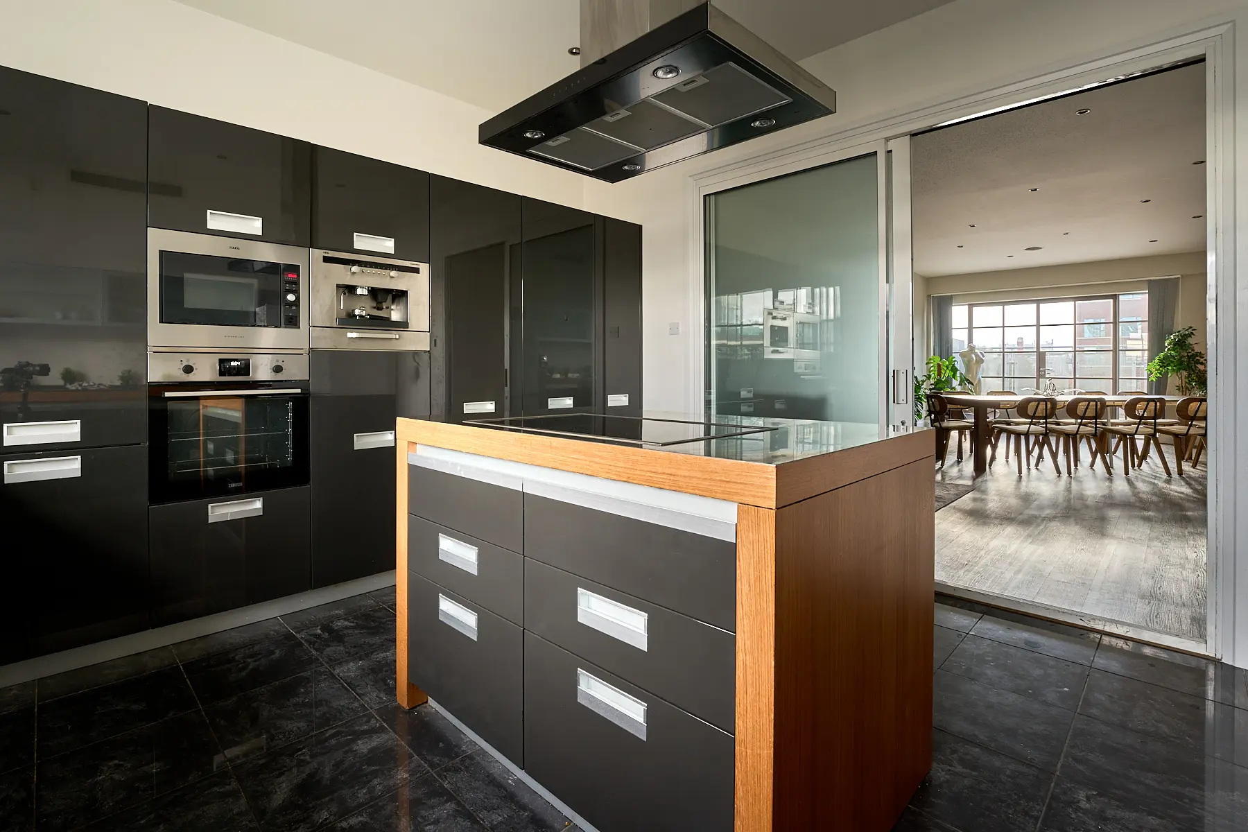 Fully equipped kitchen in a Shoreditch penthouse, suitable for catering, filming, and food preparation.